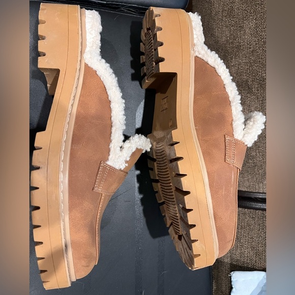 Tan Time and Tru faux leather women's Mules with faux shearling Lining. Size 10 - Picture 5 of 8